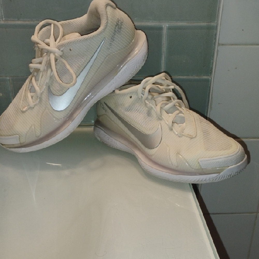 Nike White and Silver Low-Top Trainers